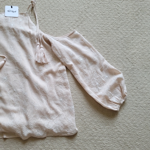 FREE THE ROSES Embroidered Floral Cutout Cold Shoulder Long Sleeve Tassel Top - Picture 12 of 12